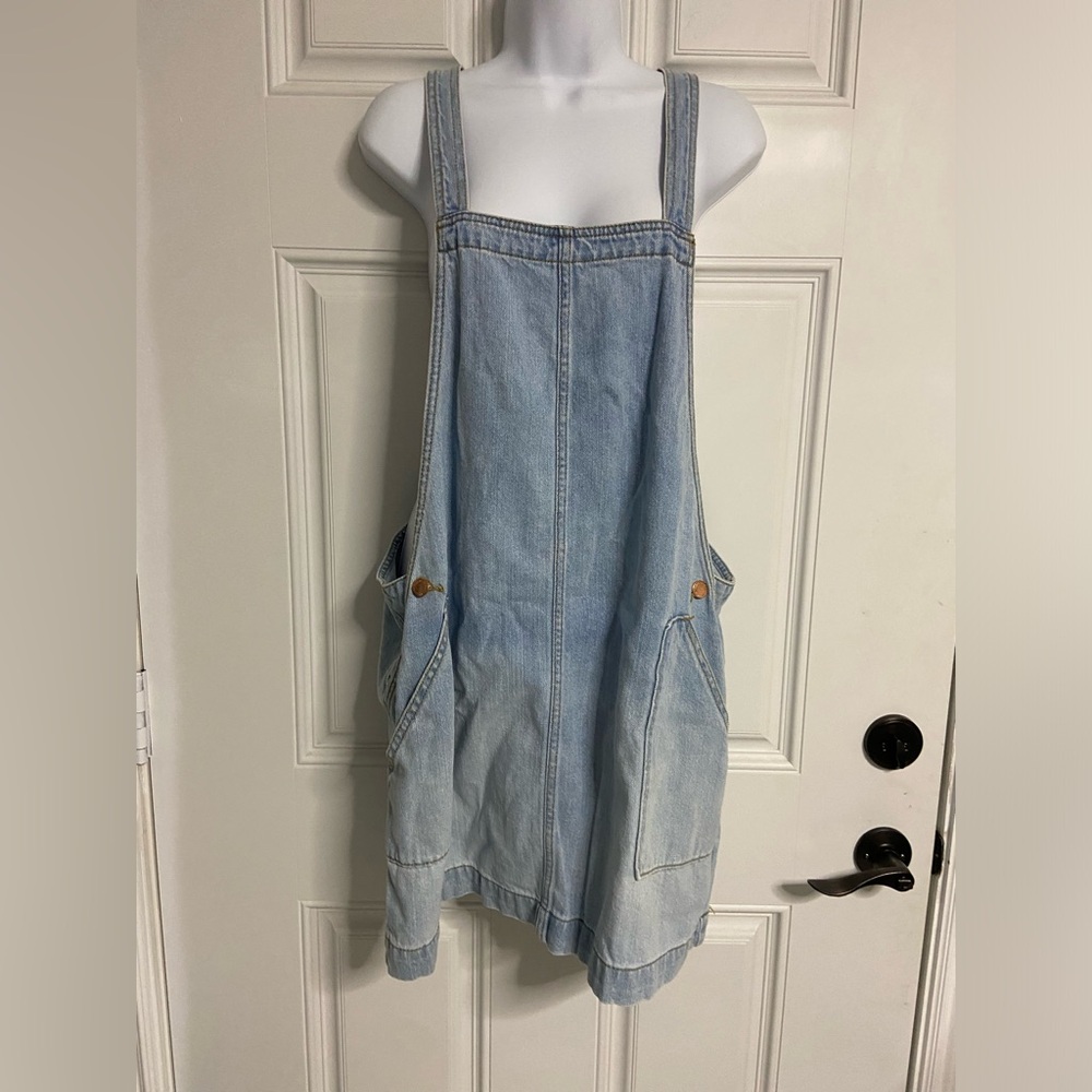 D8- Universal Thread Light Wash Denim Overall Dre… - image 1